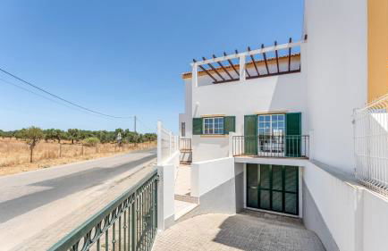 Serene Duplex House With Patio by LovelyStay - Foto 37