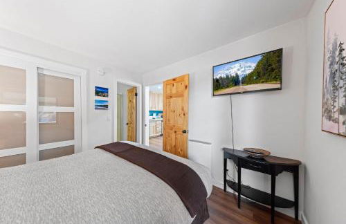 Sandy Cove on the North Shore -Lakeside Cottage with Pier Beach, and HOA Amenities - Foto 6