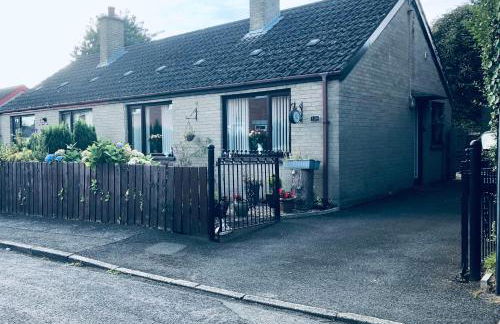 PondeROSEa Cottage Free Gated Parking M1 & City location, wood stove - Foto 1