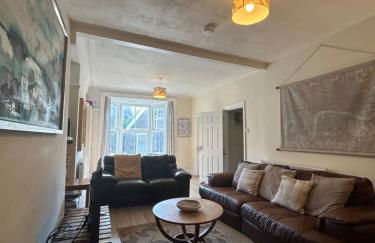 Central Barmouth Town House - Near Beach - Sleeps up to 16! - Foto 5