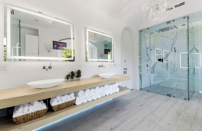 Carolwood - Modern Tuscan Villa With Rolling Lawns and Loggia in Holmby Hills - Photo 33