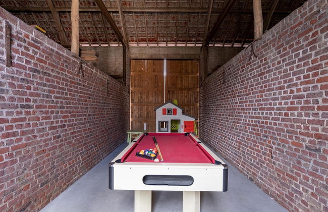 Peaceful Villa With Pond - Photo 17