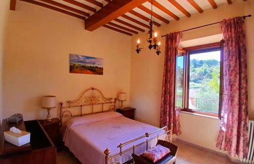 INCANTEVOLE CASA TOSCANA con travi in legno, ampia terrazza e vista sulle colline - Foto 18