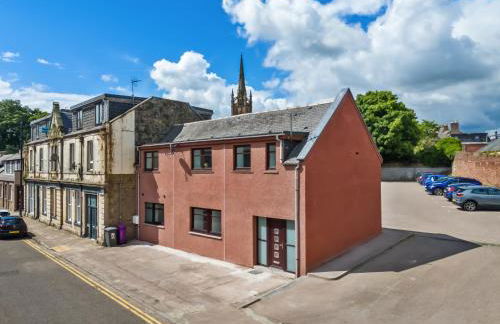 Prime Central Living 5-Bedroom 3-Bath Spacious House - Photo 37