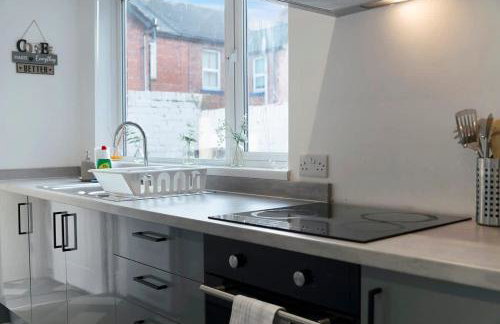 Spacious 4BR on Leafield Rd - Photo 39