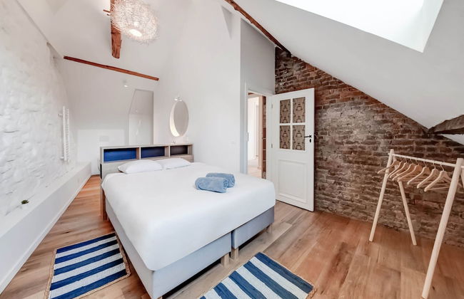 Castle in Ferrieres With Pond Garden - Photo 3