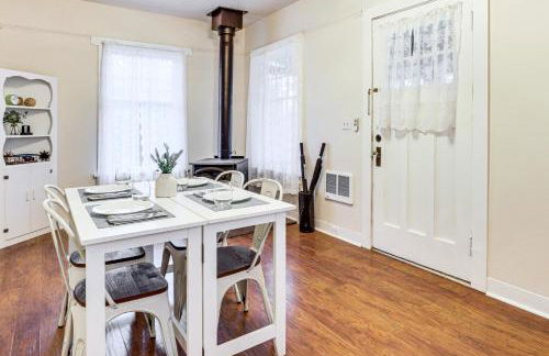 Walkable Location Quaint Cottage in Forest Grove! - Foto 13