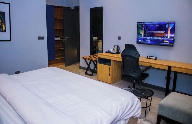 C33 Apartment And Suites - Photo 5