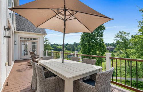 Stunning Modern Retreat! Year-Round Swim Spa | Hot Tub | Movie Room | Firepit - Foto 32