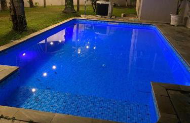 Casa com Piscina, Churrasqueira e Quartos amplos - Foto 6