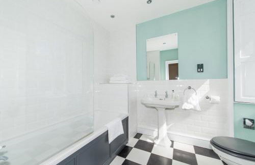 Balmeadowside Farmhouse with Hot Tub - Foto 7