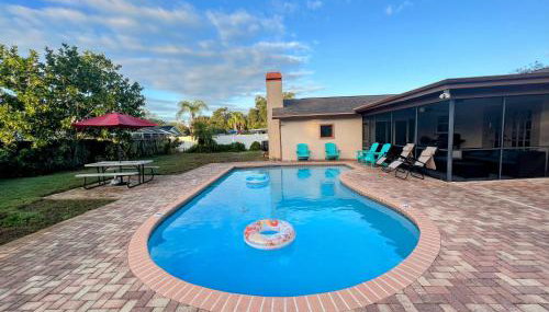 Dream Vacation Home w Heated Pool Close to Beaches Clearwater St Pete Quiet with Big Backyard - Foto 2