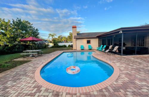 Dream Vacation Home w Heated Pool Close to Beaches Clearwater St Pete Quiet with Big Backyard - Foto 2