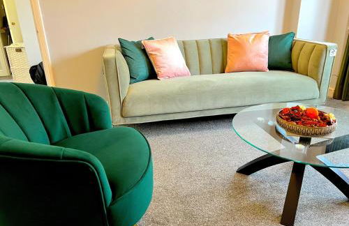 18PG Dreams Unlimited - Budget Flat w free parking - Slough Windsor Heathrow - Foto 35