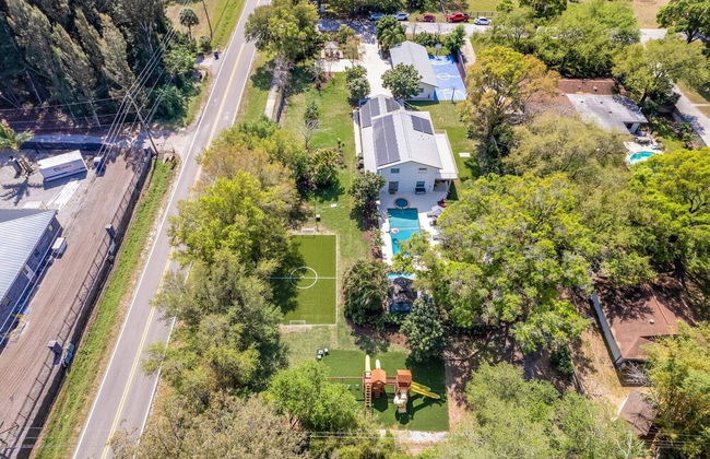 Luxe Largo Retreat: Pool, Games, Basketball & More - Foto 68