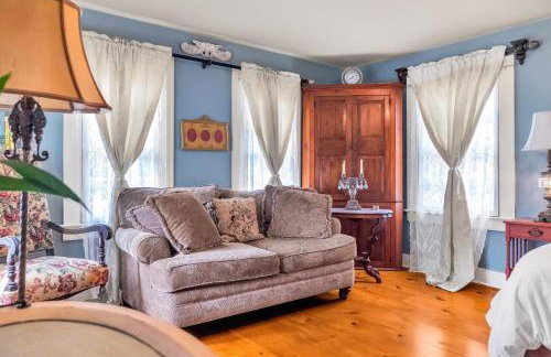 Hot Tub and Large Yard Elegant Deansboro Getaway - Foto 7