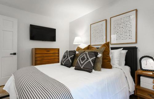 Smokys Landing Disc Golf Game Room Hot Tub - Photo 18