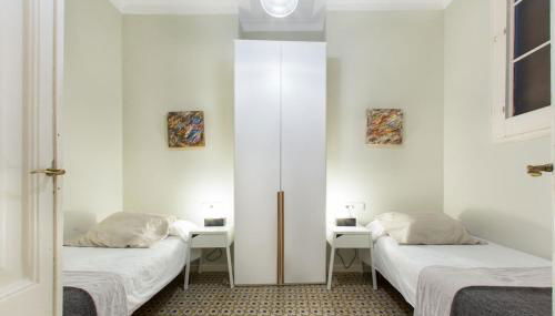 The Collection Barcelona - 4bedroom apartment with a balcony in Las Ramblas 1 2 - Photo 3