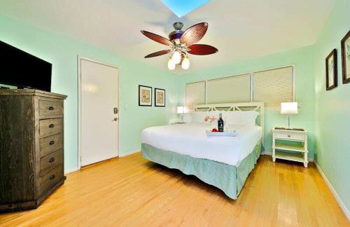 Ocean Views Walk to the Beach with King Suite - Foto 19