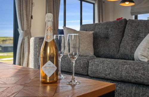 Hiraeth - Luxury Lodge with Hot Tub, Close to Beach - Photo 22