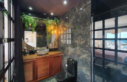 Stilfullt semesterhus nära pool och strand. - Foto 11