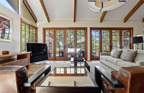 10 Acre Estate with Views Teahouse and Pickleball Court - Foto 14