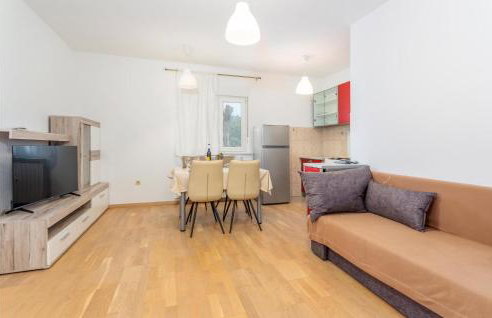 Awesome Apartment In Cernik With Wifi - Foto 3