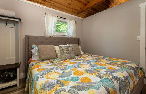 French Country Cottage Dock & Screened Porch - Photo 34