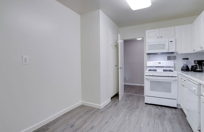 Bright Comfort in DC Apts - Foto 52