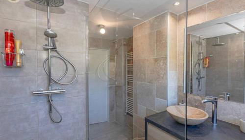 Le calme et le confort des Sorbiers - Foto 4, towels, Shower