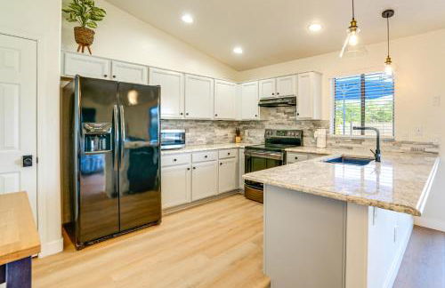 Putting Green and Pool! Peoria Home Near Sports - Foto 5