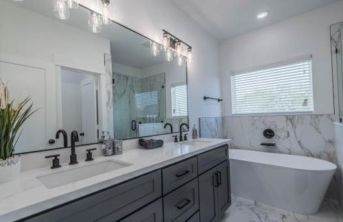 Modern Luxury retreat in downtown - Photo 9