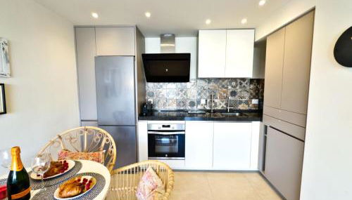 Boho Chic Apt, Frontline Sea & Paseo Views - Photo 5, stove, dishwasher