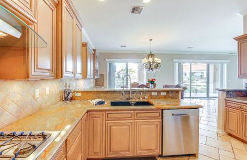 Spacious Luxe Home with Lake Access in Fort Mohave! - Foto 10