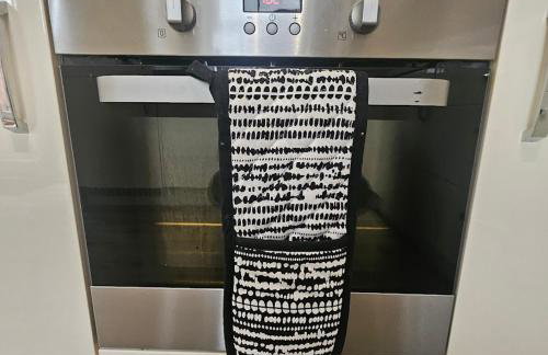 Modern Comfy 3 Bed Home - Free 2 space driveway - Free road parking - Free Netflix - Foto 44