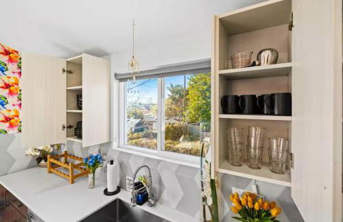 C- Vibrant and Glam NoHo Pad near U-Studios and H-Sign - Foto 16