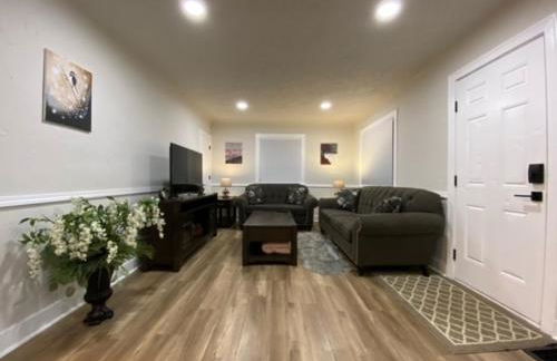 Charming Brick Home with bonus space & foosball - Foto 7