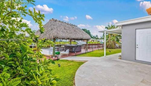 Ocean House - Photo 2