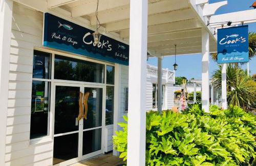 Family Seaside Retreat Private Stay at 5-Star Rockley Holiday Park Poole - Photo 45