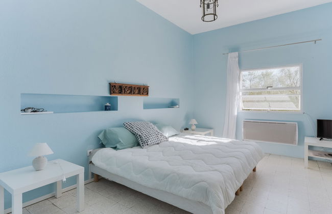 4 bedroom House in Ceyreste with private pool and garden - Photo 15