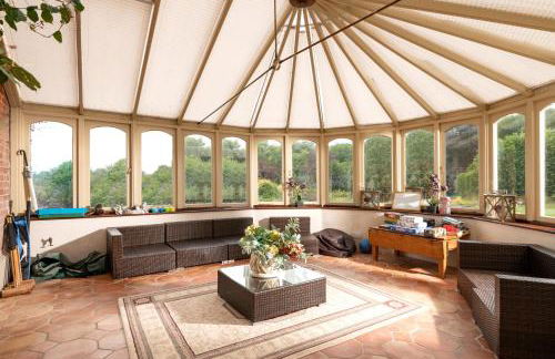 Downwood Vineyard Manor House in Idyllic Countryside - Photo 73