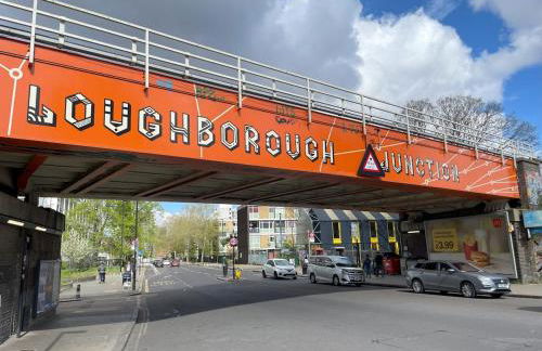 Stylish 2-Bed Garden Flat, 5 Mins to Brixton - Photo 6