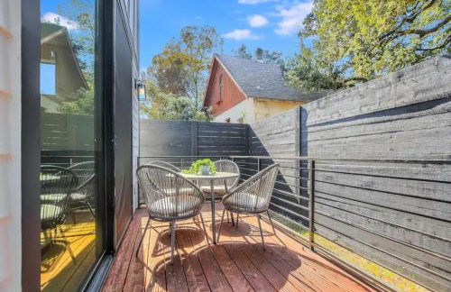 3BR 3BA Heart of SoCo, Private Deck Steps to Shops by Austin Vacay - Foto 18