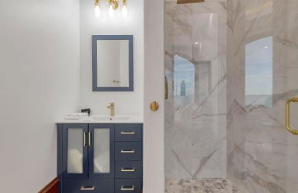 Bay Estate Luxe Waterfront Home w/ Private Pier, Main+guest House, Bay Views - Foto 48