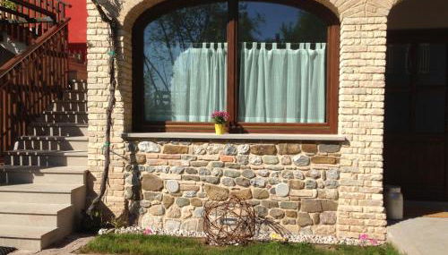 La Valeriana Farm Apartments - Photo 2