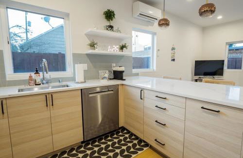 Steps to Alki Beach with Water Views Rooftop deck - Foto 10