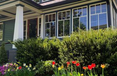 Spacious Arts Crafts Village Home Perfect Summer Base Near Trails Events - Foto 18