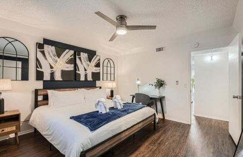 Your Modern King Suite Getaway - Sleeps 4 - Pool, Prkg - Foto 14