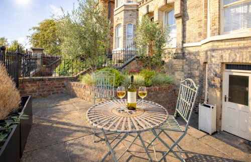 8 Blue Bridge- Elegant and Luxurious 1 Bedroom Apt- Free Parking - Photo 13