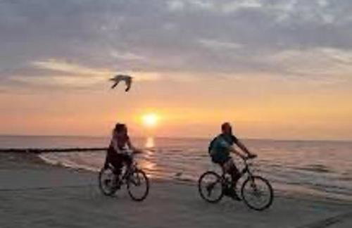 Seaside 2-Bed Caravan Retreat - Sleeps 6 & Parking - Foto 8